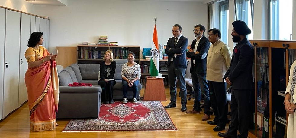 V okviru tedenskega praznovanja letošnjega dneva narodne enotnosti je veleposlaništvo gostilo čajanko Uni Tea ter se skupaj s člani indijske skupnosti in prijatelji Indije spomnilo prispevkov S.V.B.Patela.